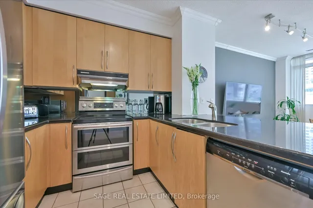 Additional image 7 of 555 Yonge St Unit 413