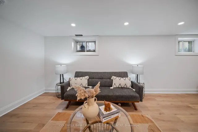 Additional image 25 of 135 Lord Roberts Dr