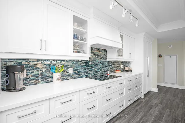 Additional image 7 of 2060 Lakeshore Rd Unit 1004