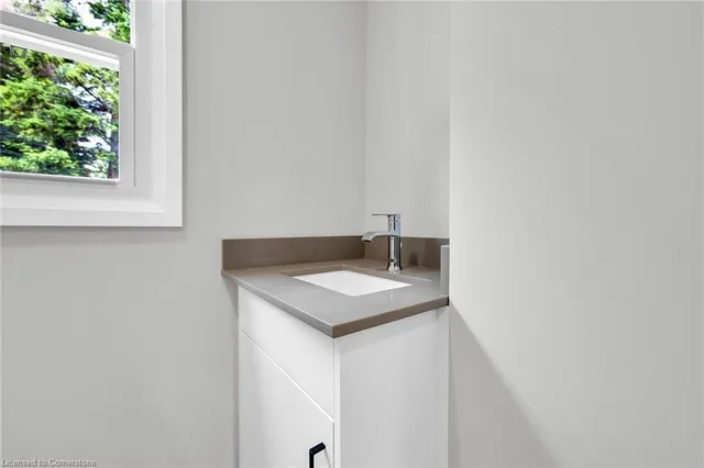 Additional image 28 of 517 Hughson St