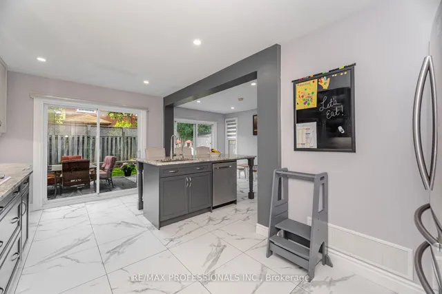 Additional image 18 of 100 Tanager Sq