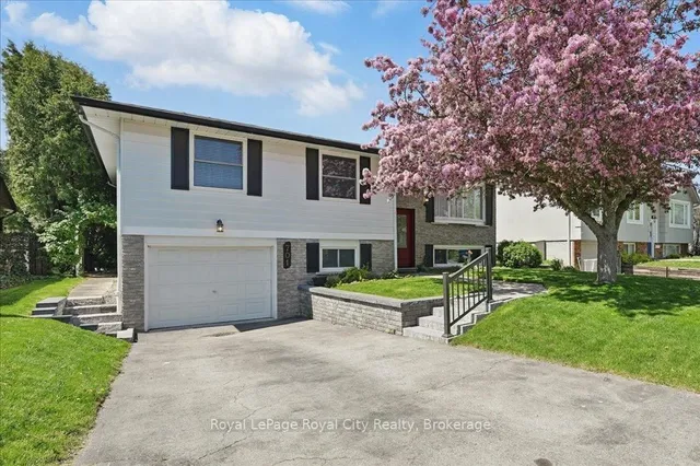 Additional image 2 of 701 Castleguard Cres