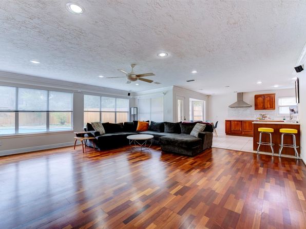 5638 Long Creek Ln, Houston, TX 77088