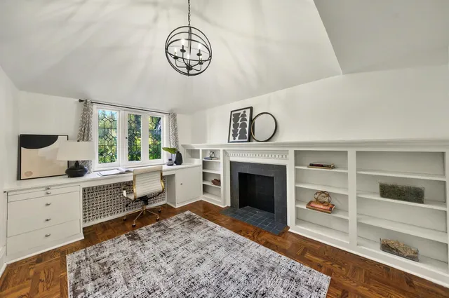 Additional image 15 of 67 Chatsworth Dr