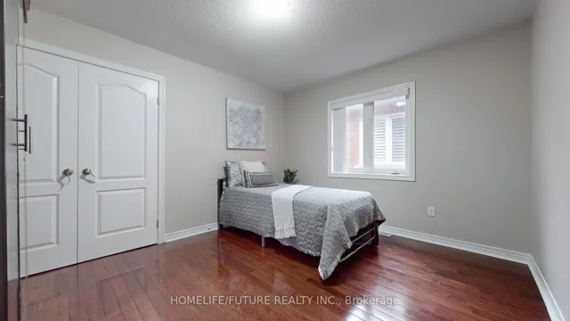 Additional image 32 of 59 Pogonia St