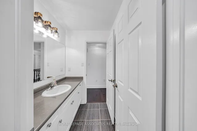 Additional image 29 of 61 Miracle Tr