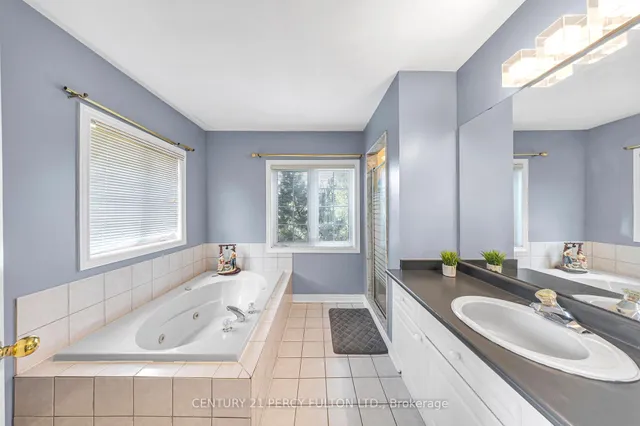 Additional image 17 of 66 Moreau Tr