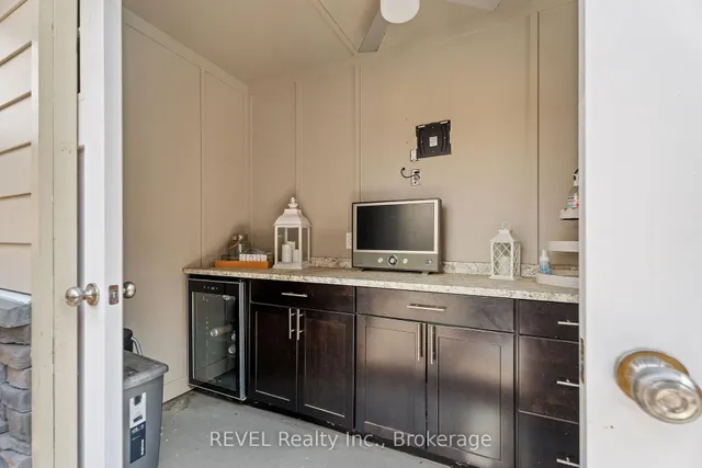 Additional image 37 of 401 Schreyer Cres