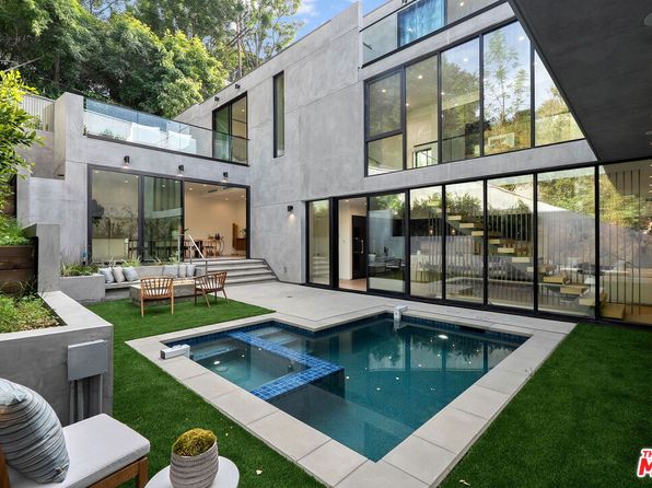 3670 Buena Park Dr, Studio City, CA 91604