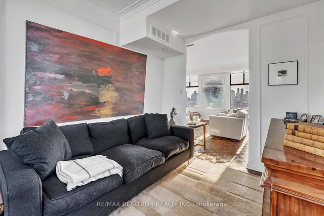 Additional image 20 of 423 Avenue Rd Unit 12