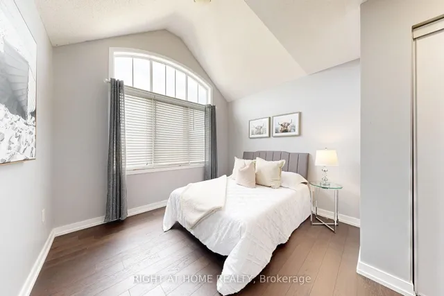 Additional image 33 of 686 Bolingbroke Dr