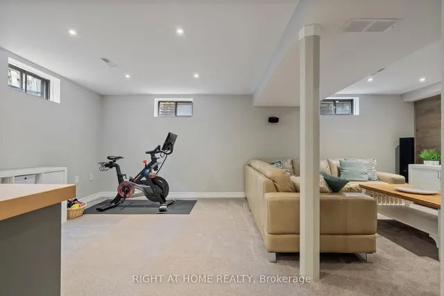 Additional image 23 of 2448 Malcolm Cres