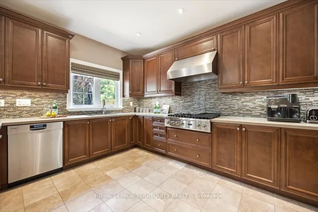 Additional image 15 of 113 Royal West Dr