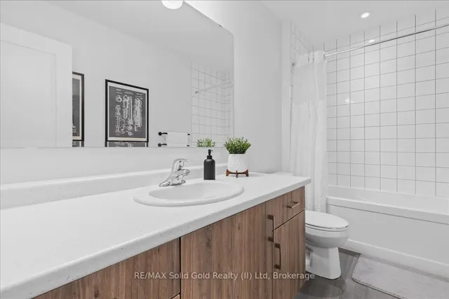 Additional image 33 of 604 Doonwoods Cres