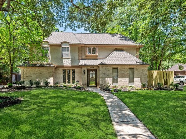 2215 River Falls Dr, Humble, TX 77339