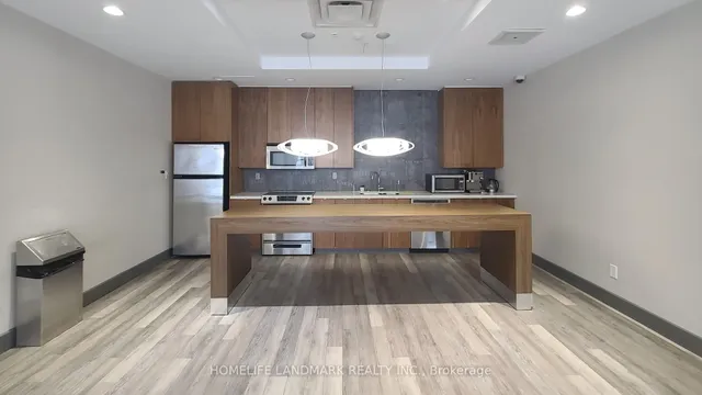 Additional image 41 of 23 Brant St Unit 712