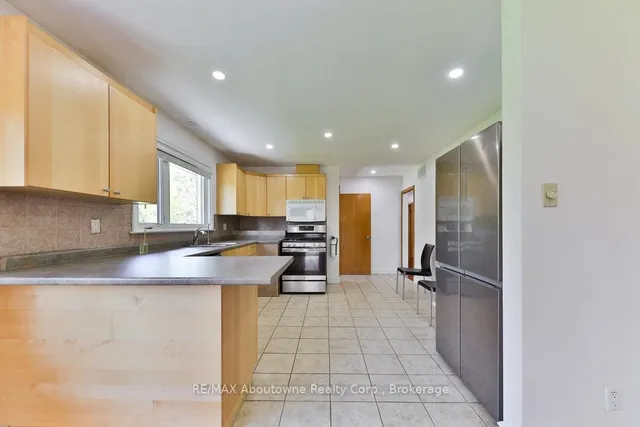 Additional image 16 of 425 Plains Rd