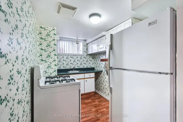 Additional image 26 of 65 WARREN Ave