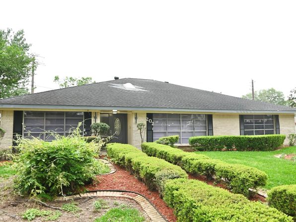 202 Coronation Dr, Houston, TX 77034