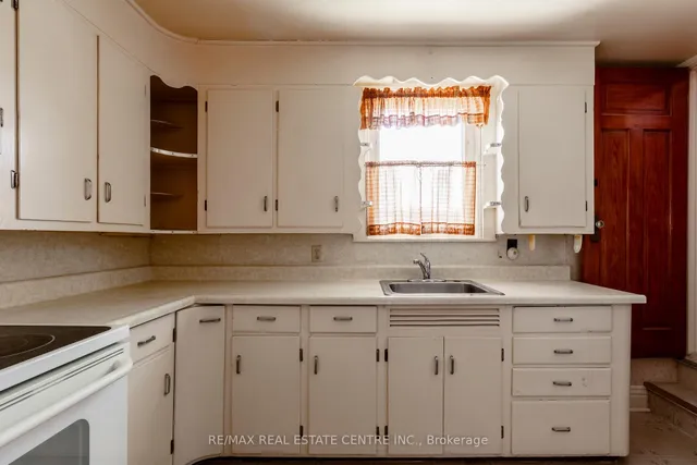 Additional image 23 of 27 Barons Ave