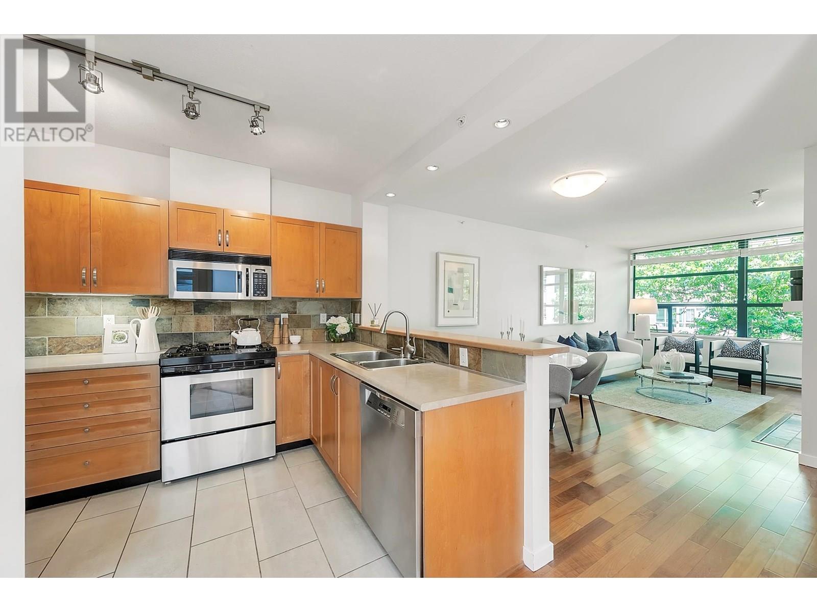 405 2263 REDBUD LANE|Vancouver, British Columbia V6K4V7