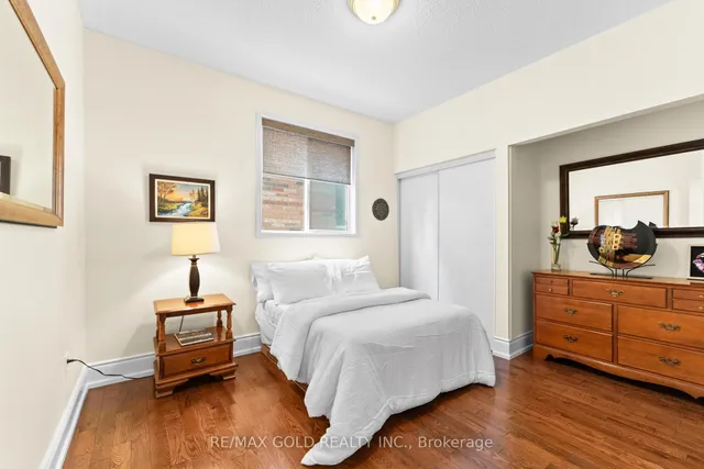 Additional image 26 of 36 Slipneedle St