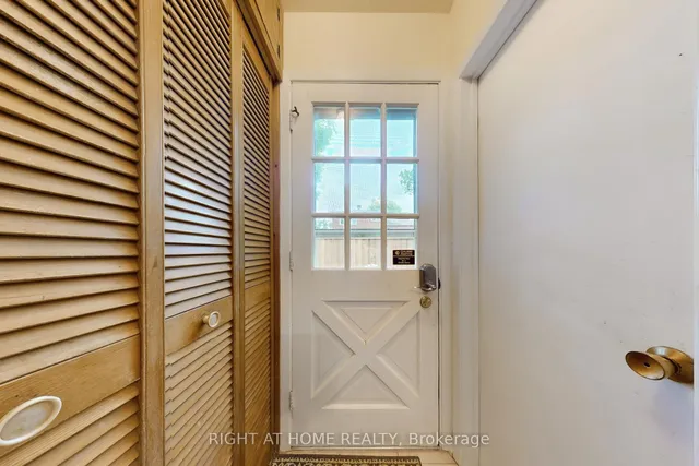 Additional image 20 of 1924 Steepbank Cres