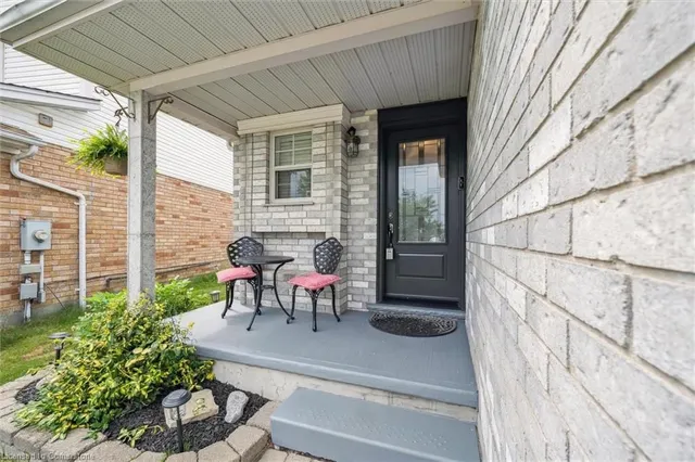 Additional image 3 of 747 Fairway Crt