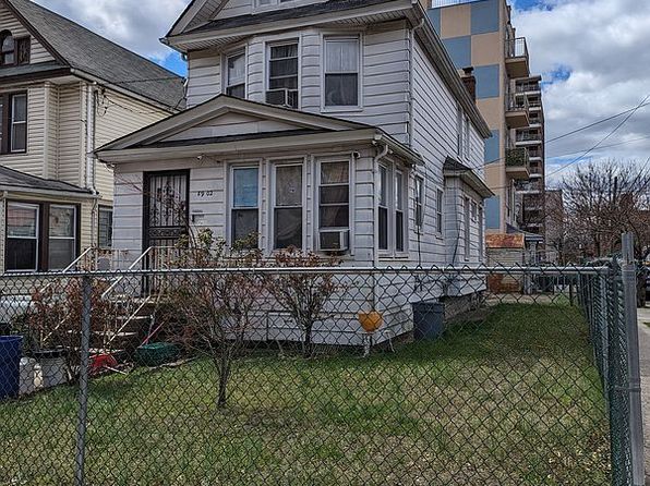 8902 171st St, Jamaica, NY 11432