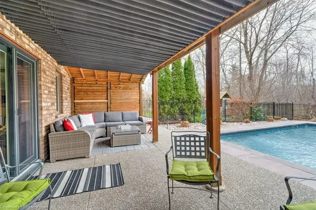 Additional image 38 of 52 Commando Crt