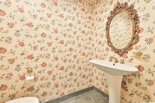 Additional image 17 of 24 Balding Crt