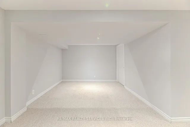 Additional image 43 of 110 Heathcliffe Sq Unit 6