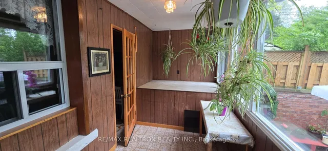 Additional image 14 of 582 Runnymede Rd