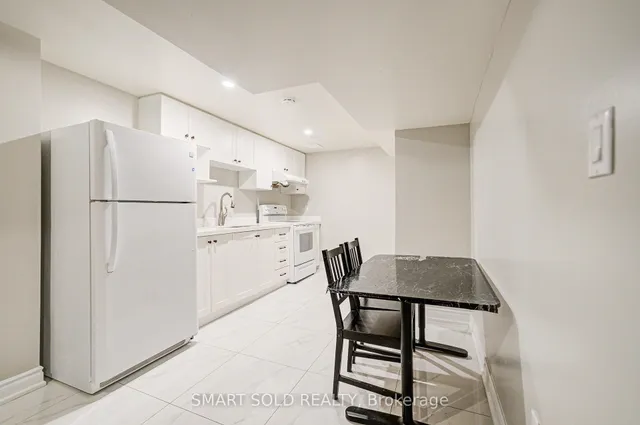 Additional image 42 of 79 Radwell Cres