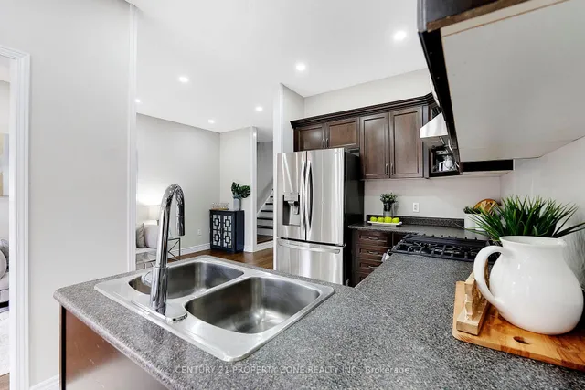 Additional image 17 of 23 Portrush Tr