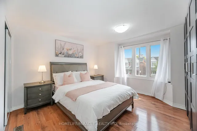 Additional image 21 of 20 Royal St