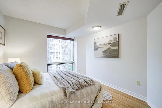 Additional image 12 of 1001 Bay St Unit 1506