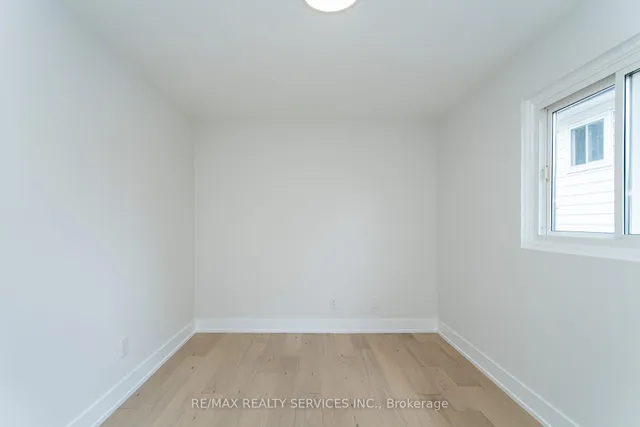 Additional image 35 of 2296 Devon Rd