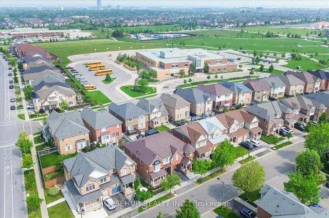 Additional image 42 of 697 Ambroise Cres