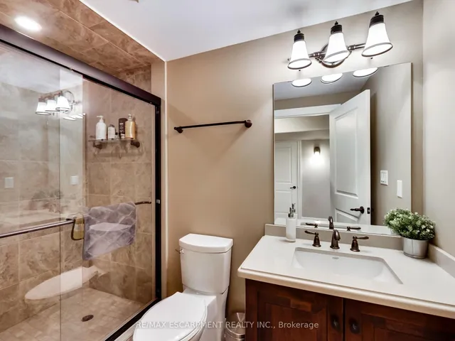 Additional image 39 of 89 Toulon Ave