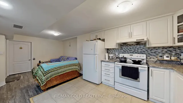 Additional image 40 of 64 Sweet Clover Cres