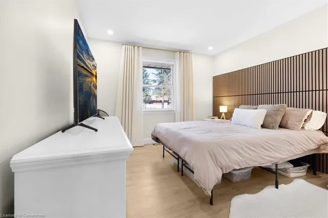 Additional image 20 of 20 Camille Crt