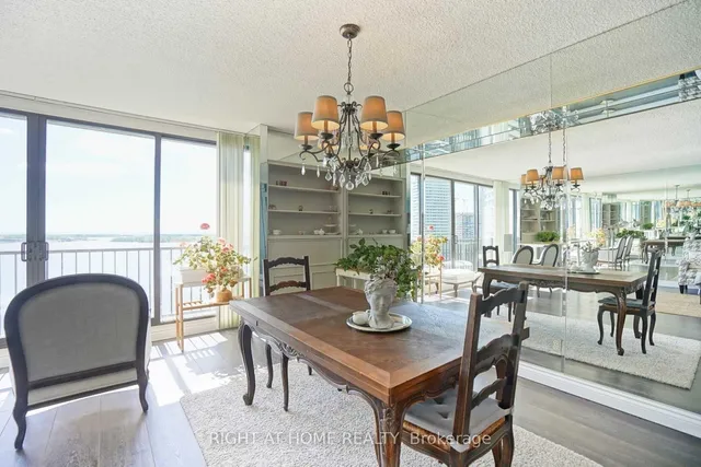 Additional image 3 of 33 Harbour Sq Unit 2212