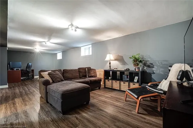Additional image 31 of 45 Brett Crt