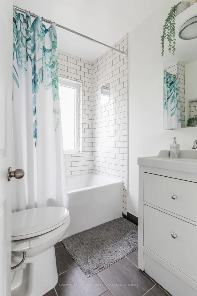 Additional image 38 of 208 Balmoral Ave