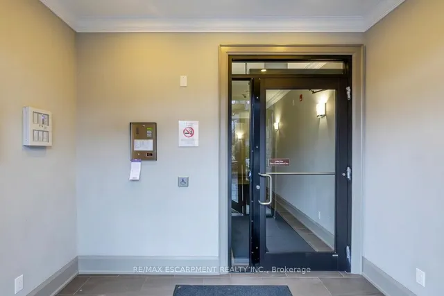 Additional image 32 of 208 BOLD St Unit 102