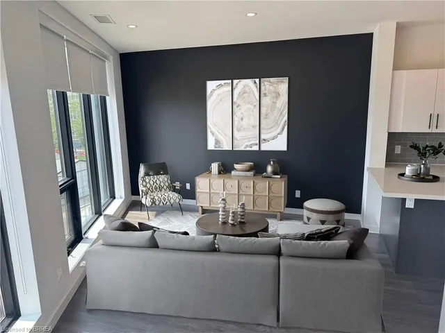 Additional image 5 of 690 King St Unit 406