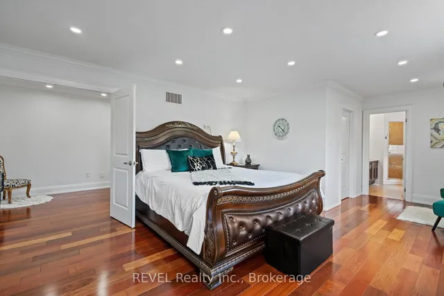 Additional image 25 of 401 Schreyer Cres