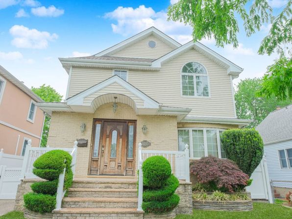 16347 19th Ave, Flushing, NY 11357