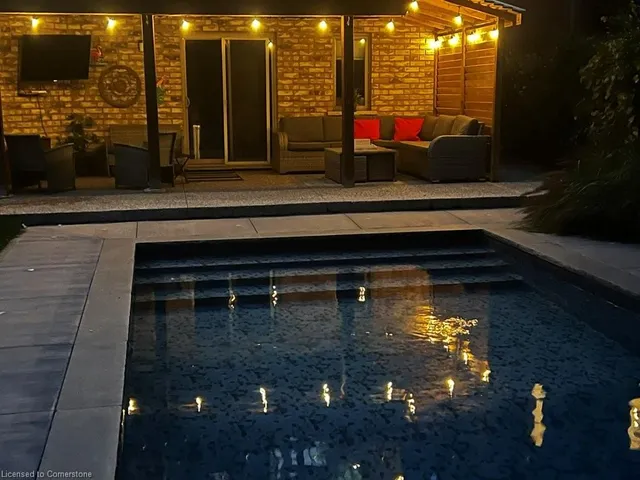 Additional image 42 of 52 Commando Crt